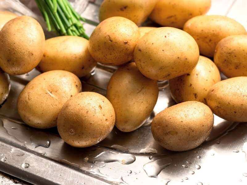 Kartoffeln waschen und stückeln